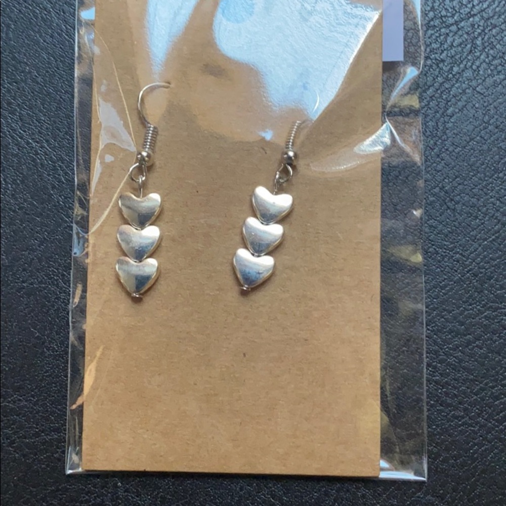 HP🎉LAST ONE! Heart drop earrings - Picture 3 of 3
